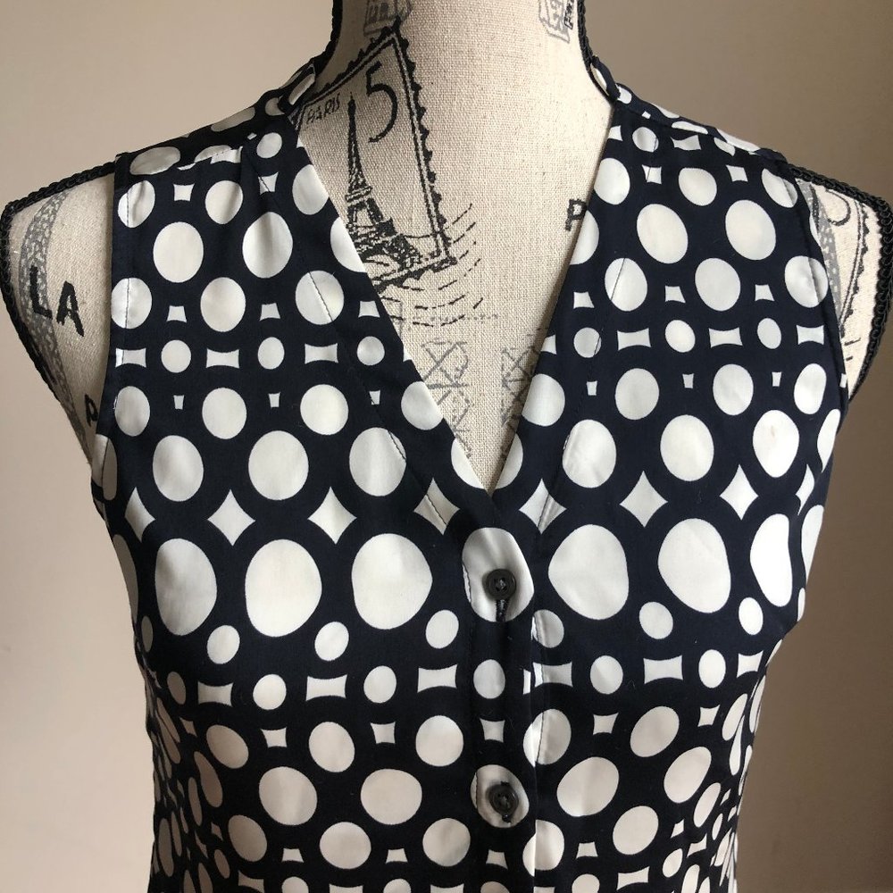 BR Sleeveless patterned V-neck button blouse - Picture 2 of 5